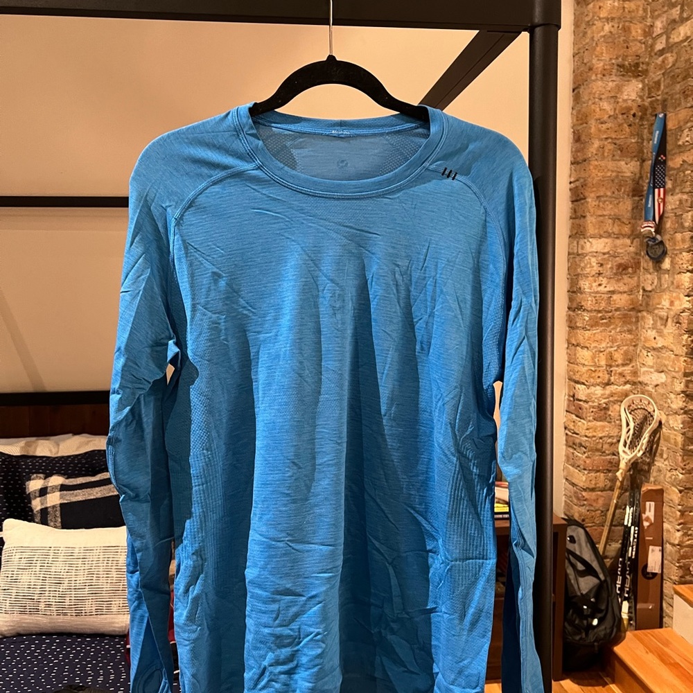 Lululemon long sleeved tee